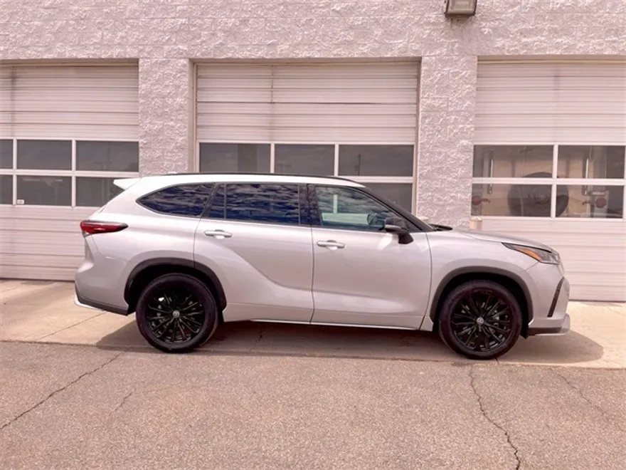 2024 Toyota Highlander XSE photo 1