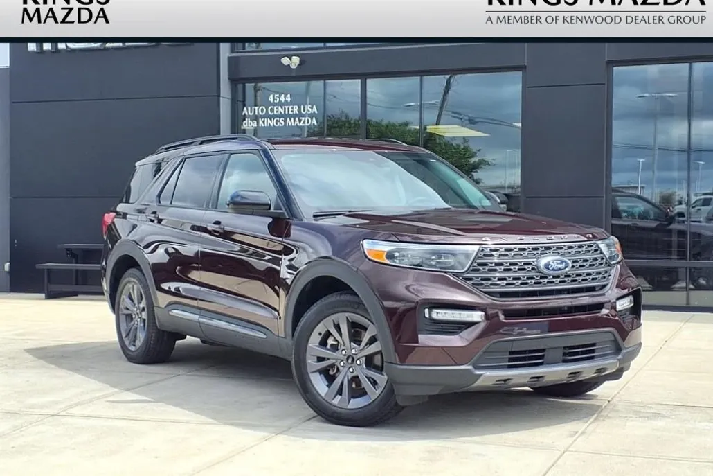 2023 Ford Explorer XLT photo 1