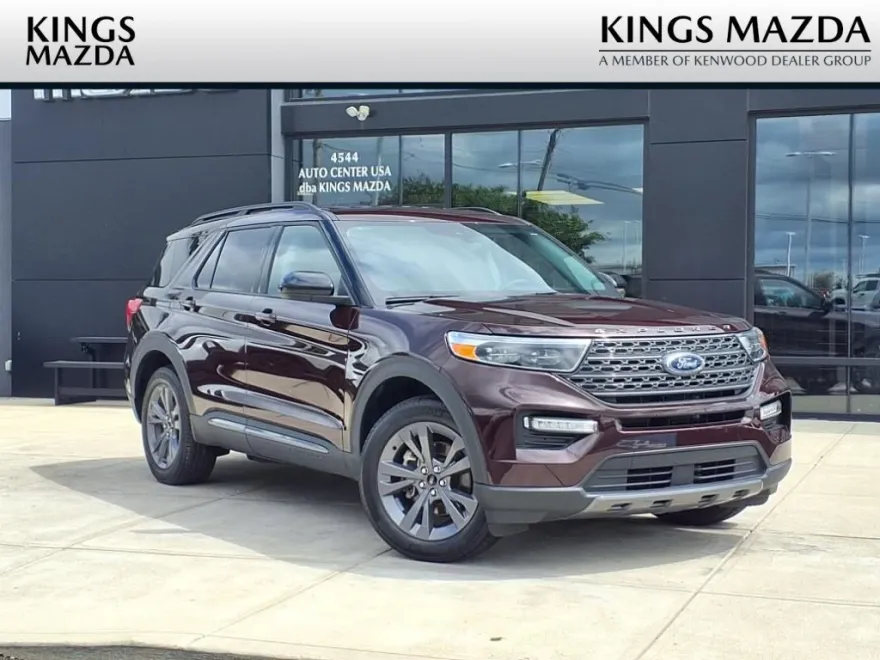 2023 Ford Explorer XLT photo 1