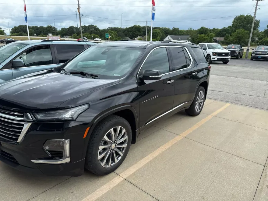 2022 Chevrolet Traverse Premier photo 1