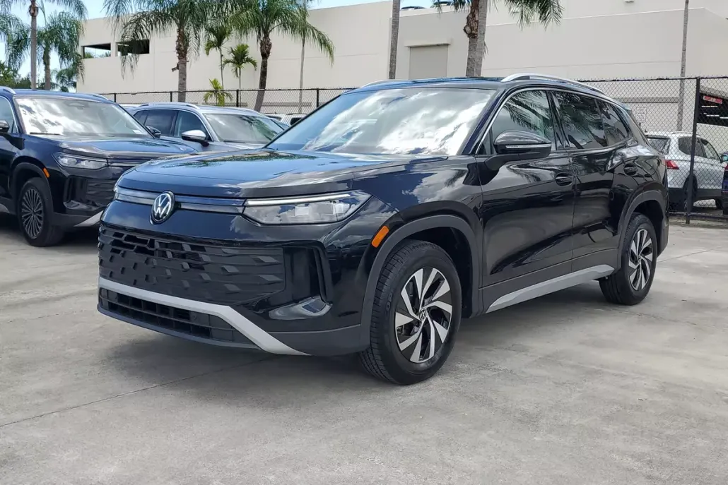 2025 Volkswagen Tiguan S photo 1