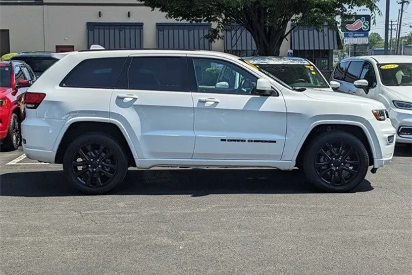 2022 Jeep Cherokee Laredo X photo 1