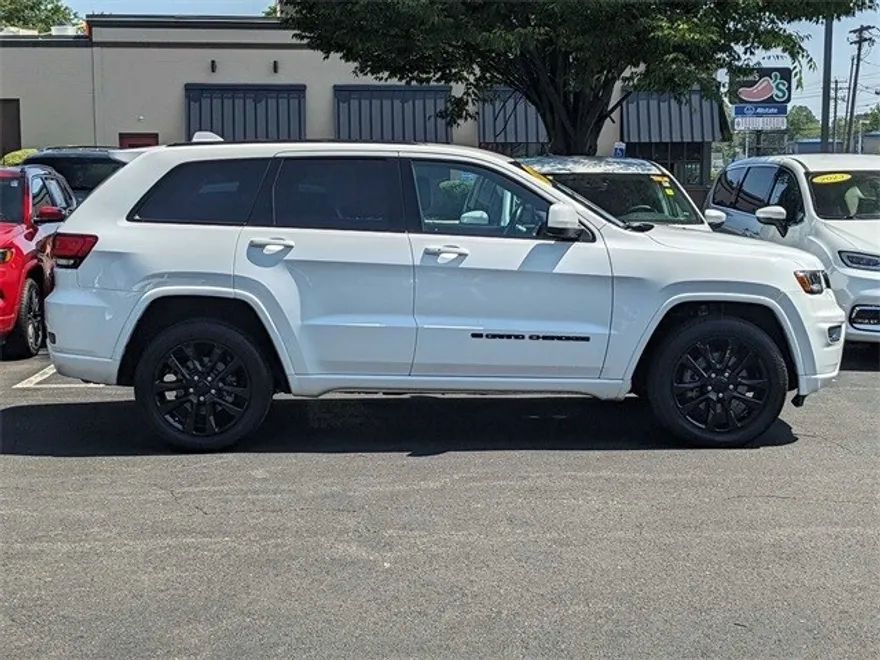 2022 Jeep Cherokee Laredo X photo 1