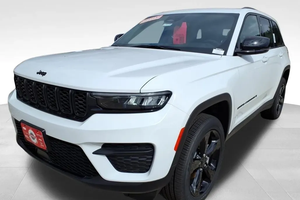 2025 Jeep Grand Cherokee Altitude photo 1