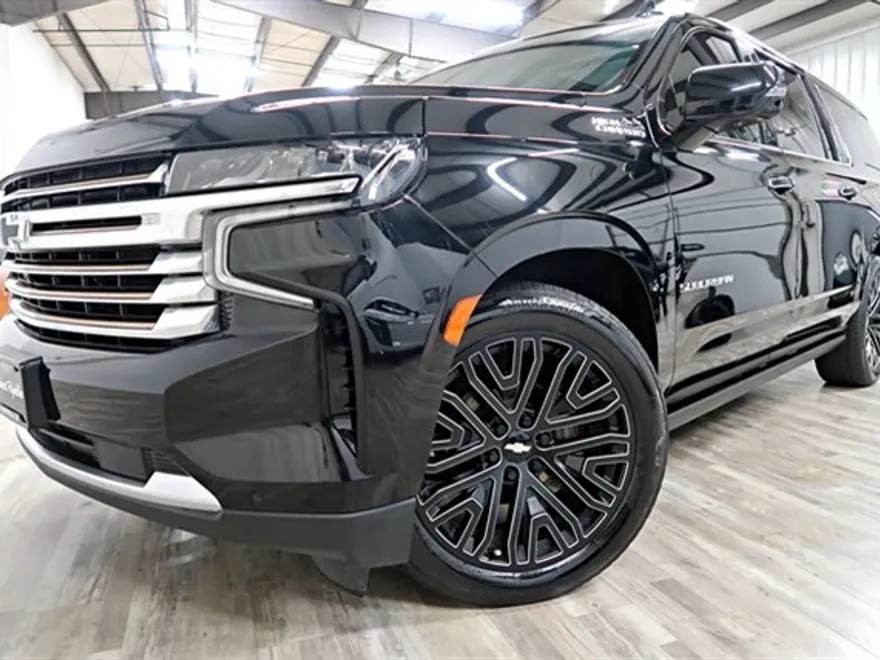 2021 Chevrolet Suburban High Country photo 1