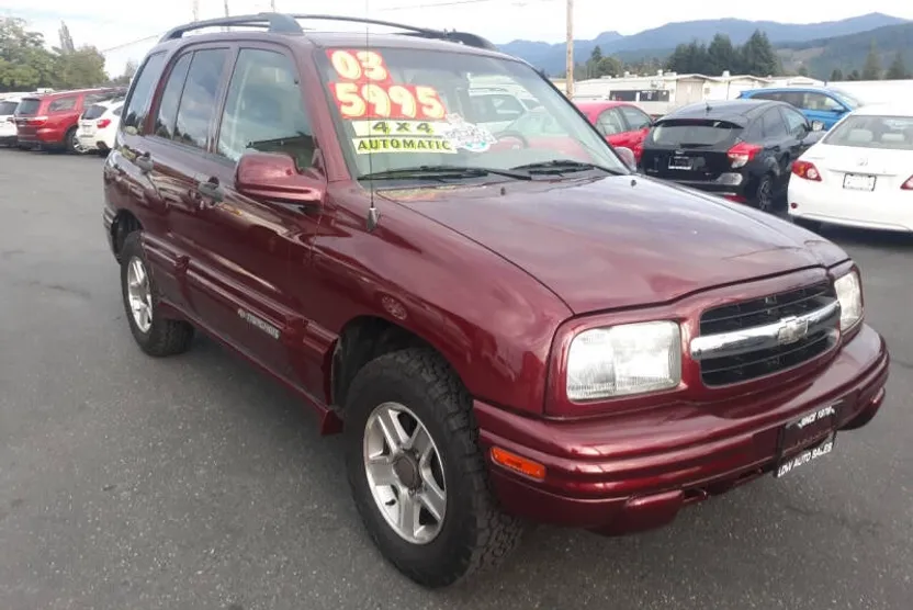 2003 Chevrolet Tracker LT photo 1