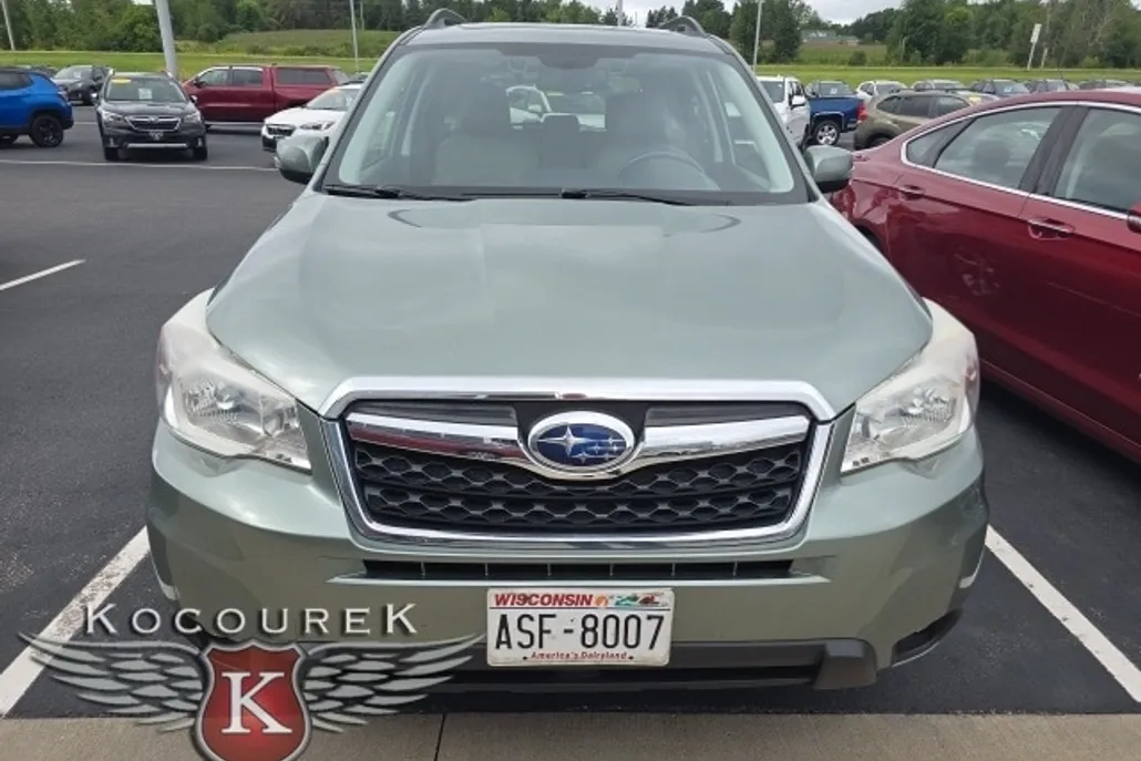 2015 Subaru Forester 2.5i Touring photo 1