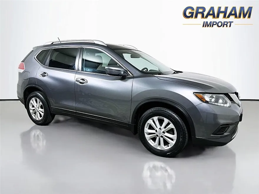 2016 Nissan Rogue SV photo 1