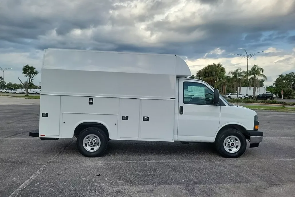 2025 Gmc Savana Cutaway 3500 photo 1