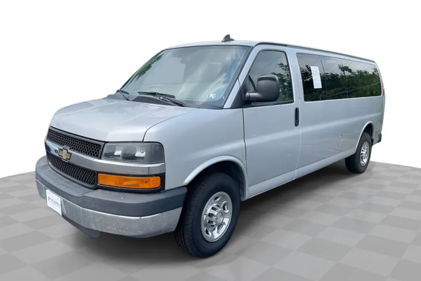 2016 Chevrolet Express Passenger 3500 LT photo 1