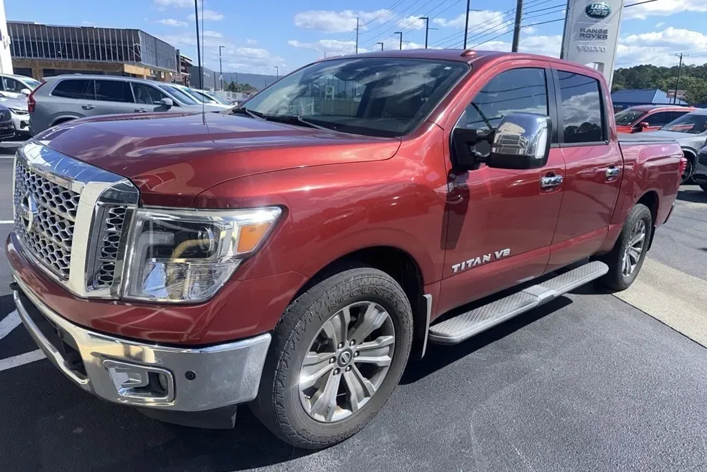 2018 Nissan Titan SL photo 1