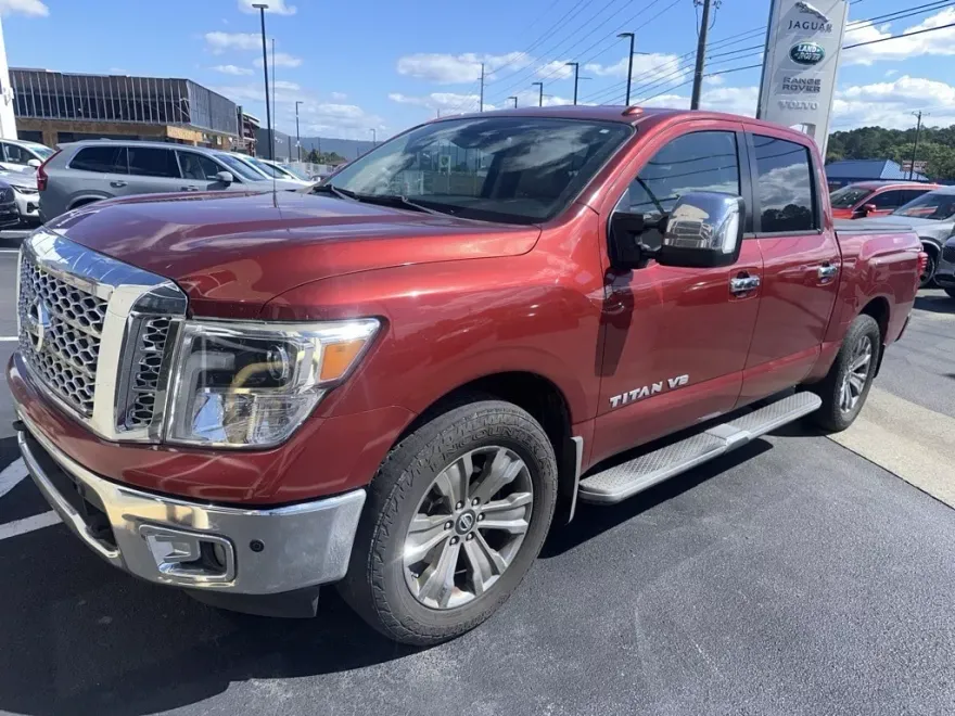 2018 Nissan Titan SL photo 1