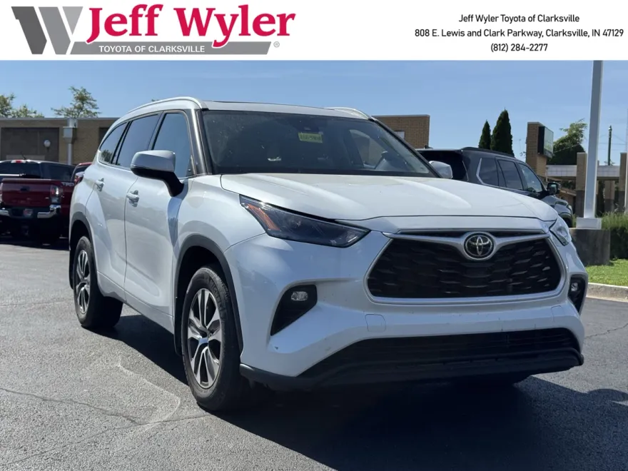 2022 Toyota Highlander XLE photo 1