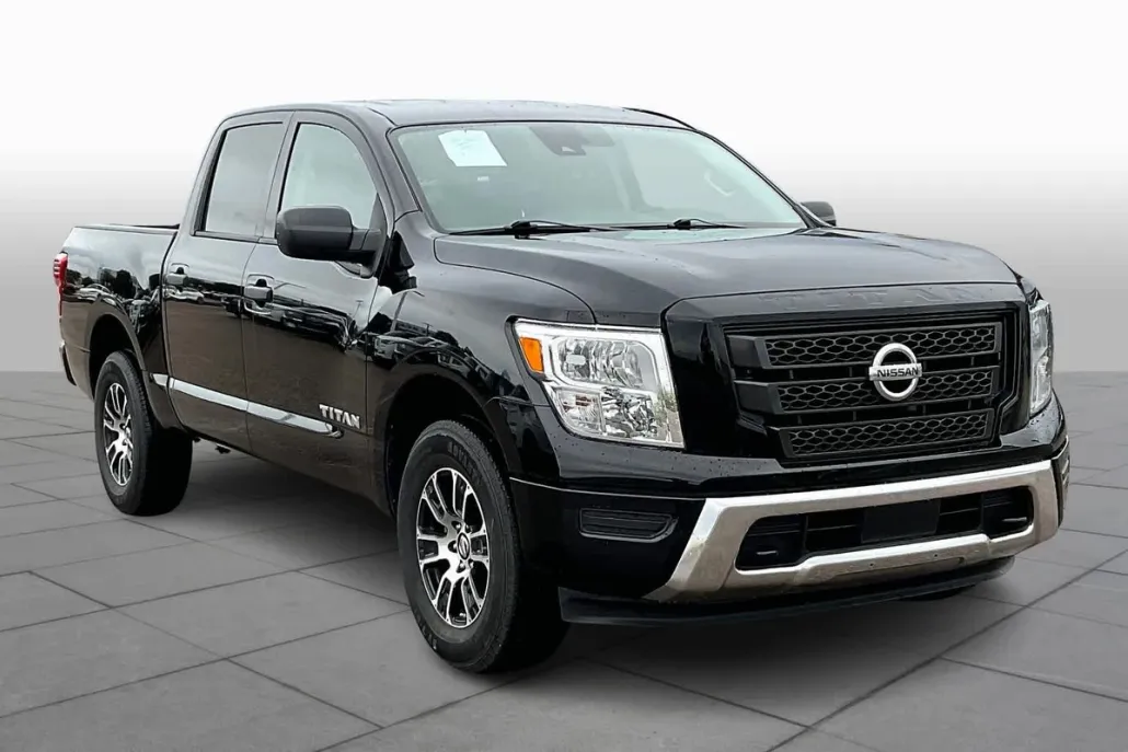 2022 Nissan Titan SV photo 1