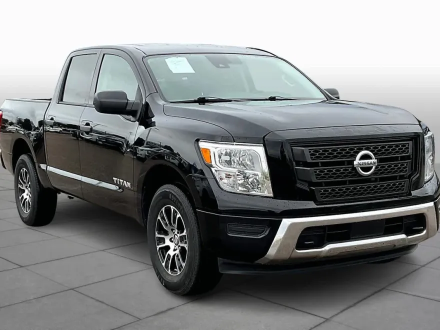 2022 Nissan Titan SV photo 1