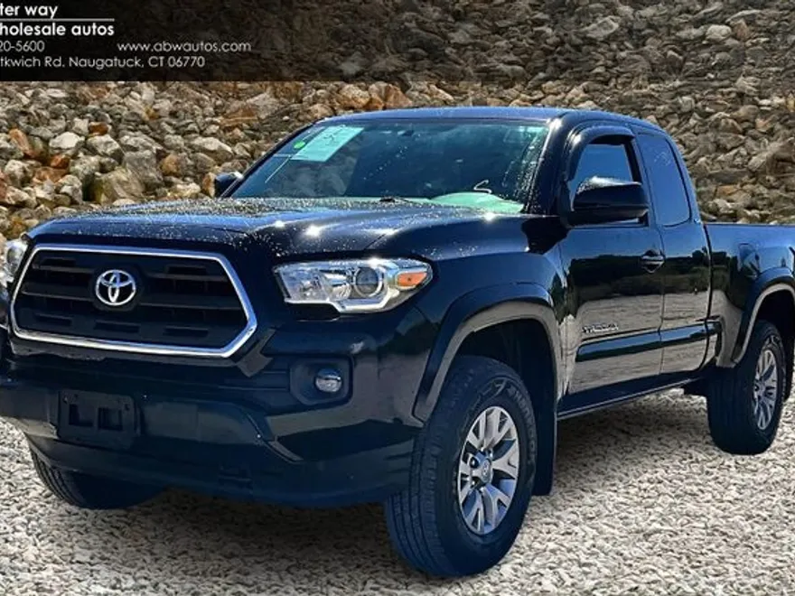 2016 Toyota Tacoma SR5 V6 photo 1