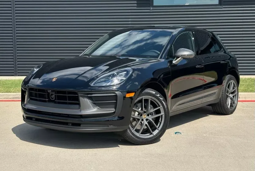 2025 Porsche Macan T photo 1