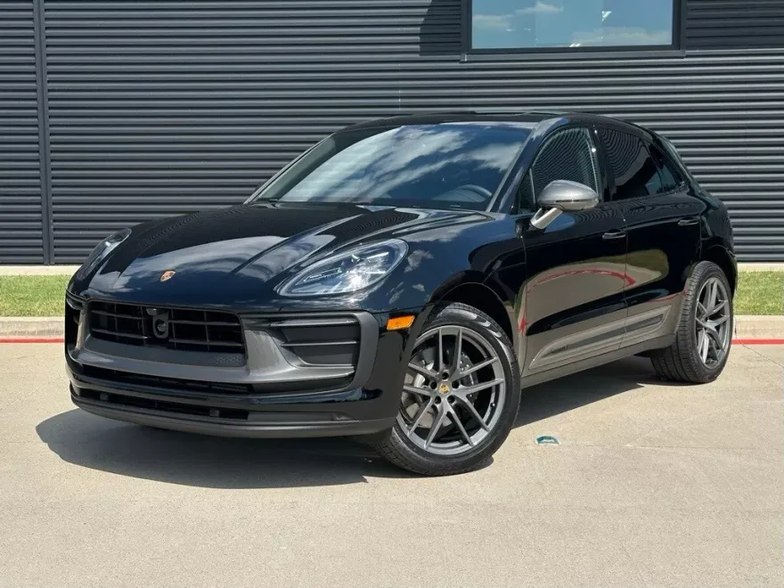 2025 Porsche Macan T photo 1