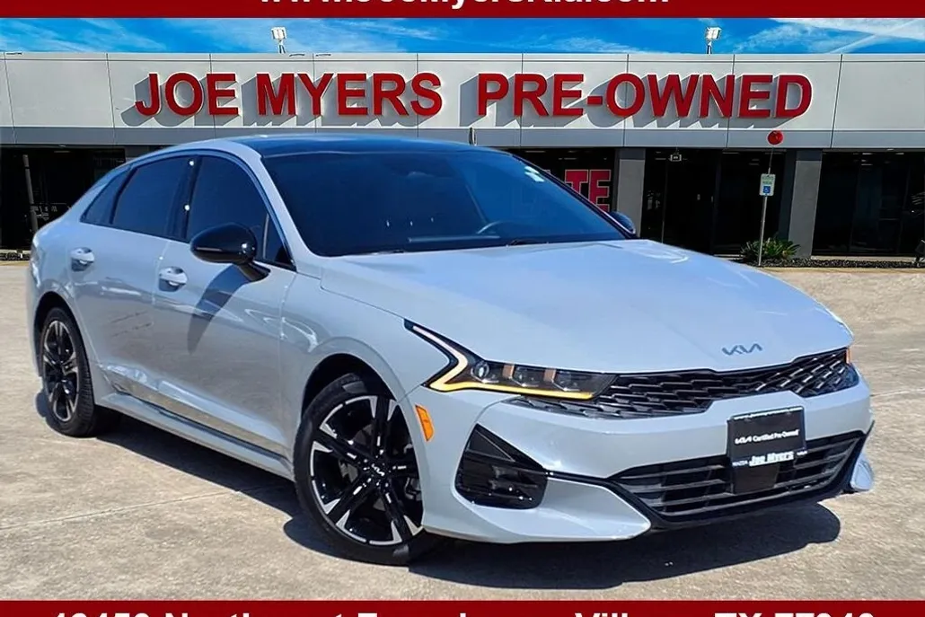 2023 Kia K5 GT-Line photo 1