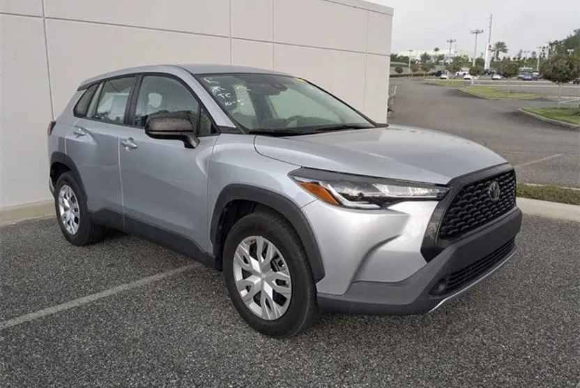 2022 Toyota Corolla Cross L photo 1
