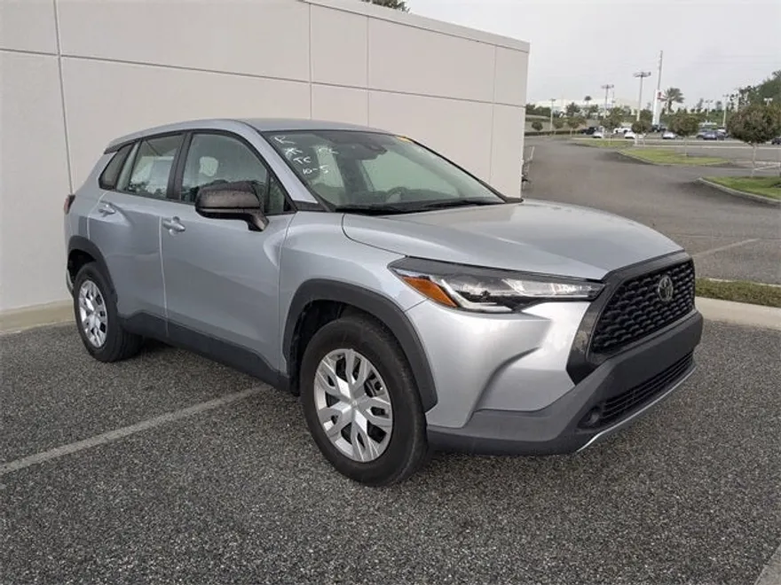 2022 Toyota Corolla Cross L photo 1