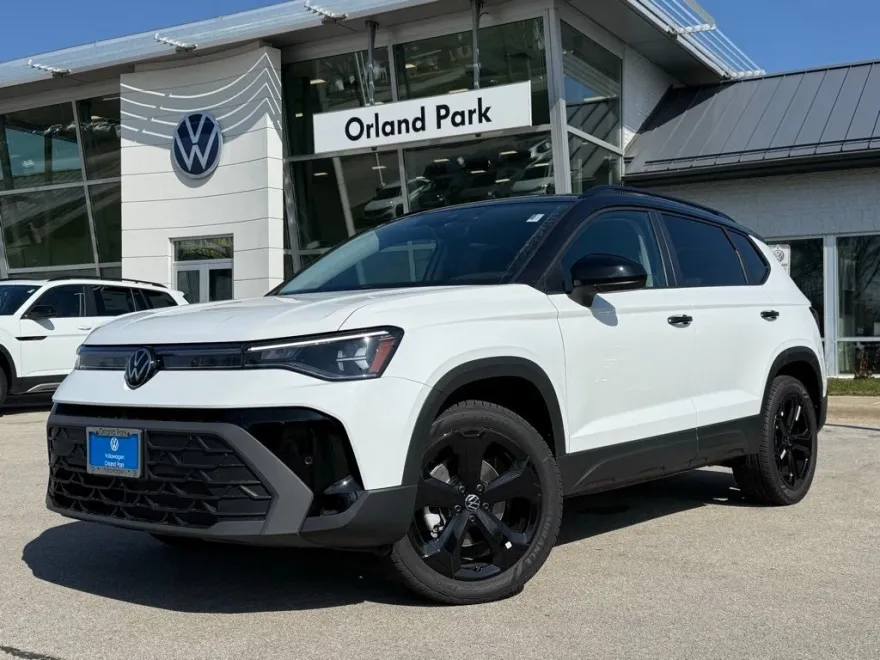 2025 Volkswagen Taos SE photo 1