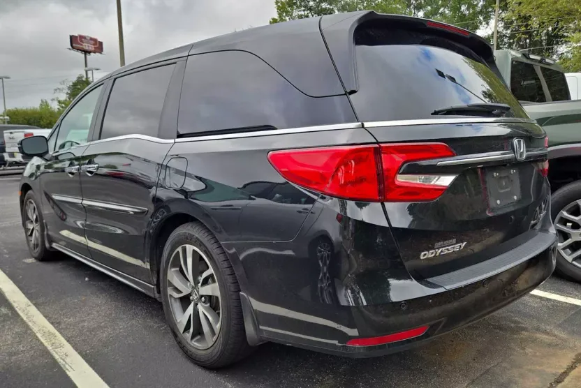 2023 Honda Odyssey Touring photo 1