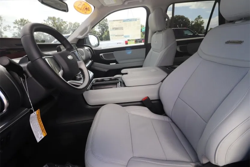 2025 Ford Expedition MAX Platinum photo 1