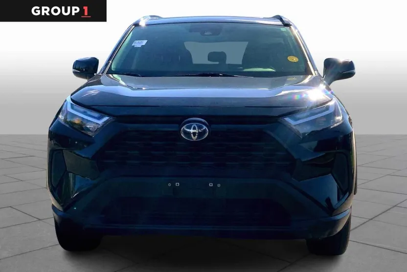 2022 Toyota RAV4 Hybrid XLE photo 1