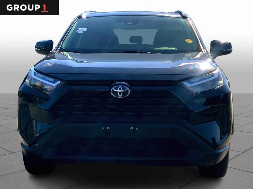 2022 Toyota RAV4 Hybrid XLE photo 1
