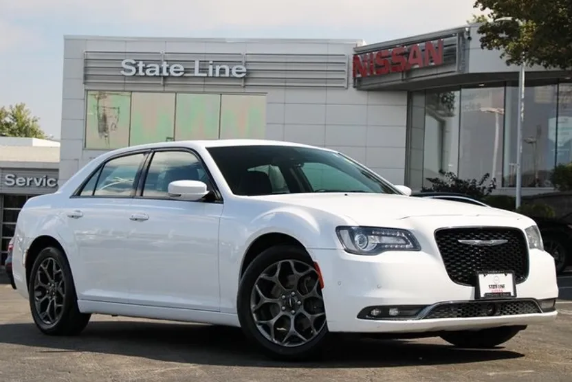 2018 Chrysler 300 S photo 1