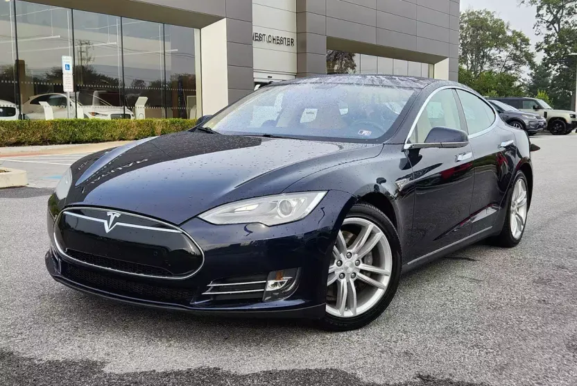 2014 Tesla Model S photo 1