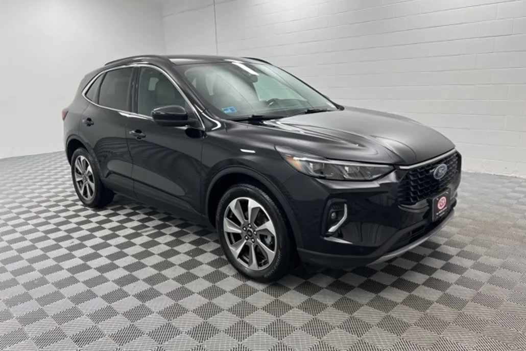2023 Ford Escape Platinum photo 1
