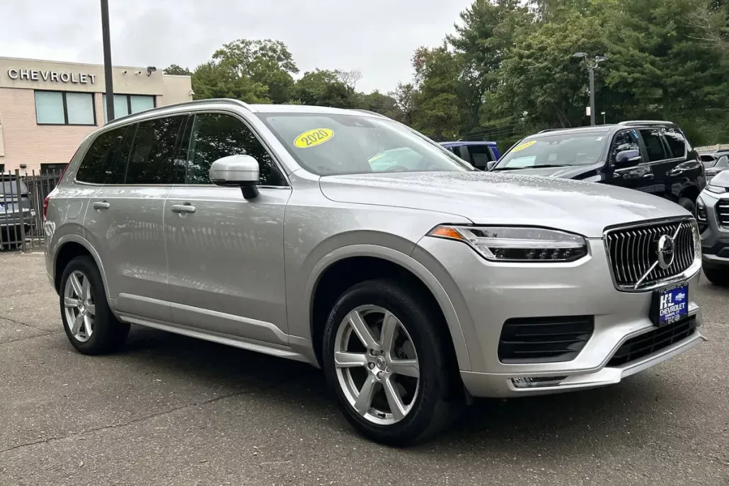 2020 Volvo XC90 Momentum photo 1