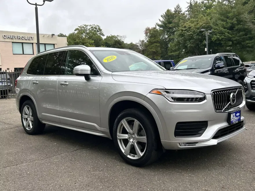 2020 Volvo XC90 Momentum photo 1