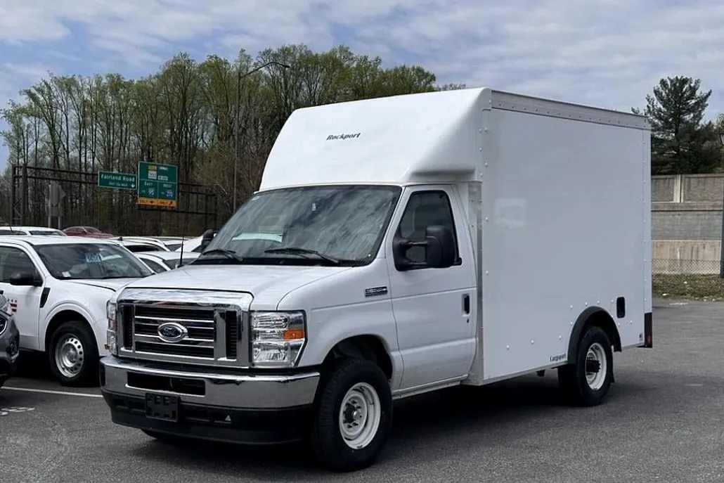 2025 Ford E-350 Base photo 1