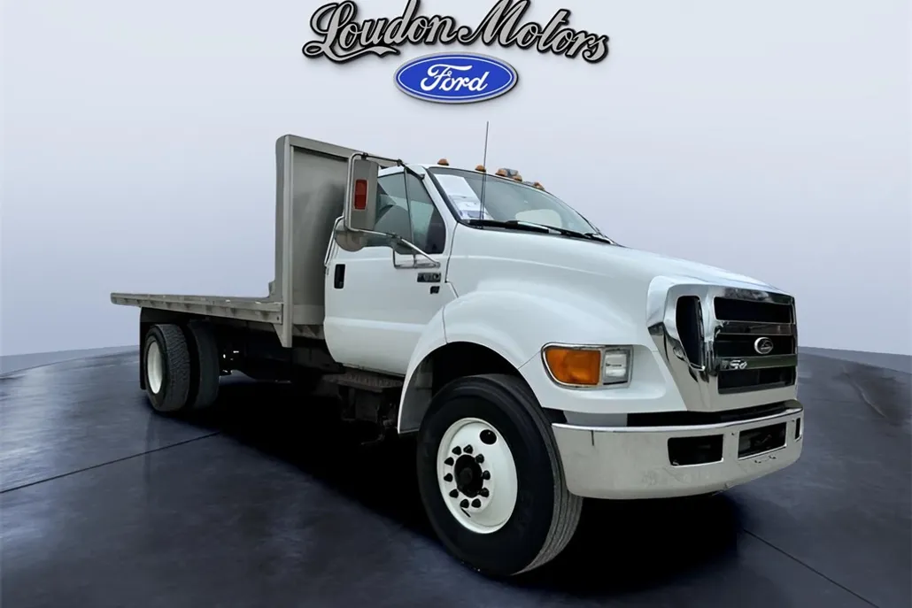 2015 Ford F-650 photo 1