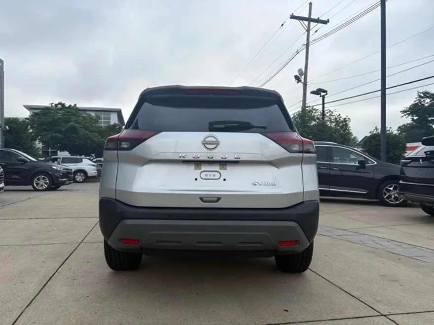 2023 Nissan Rogue SV photo 1