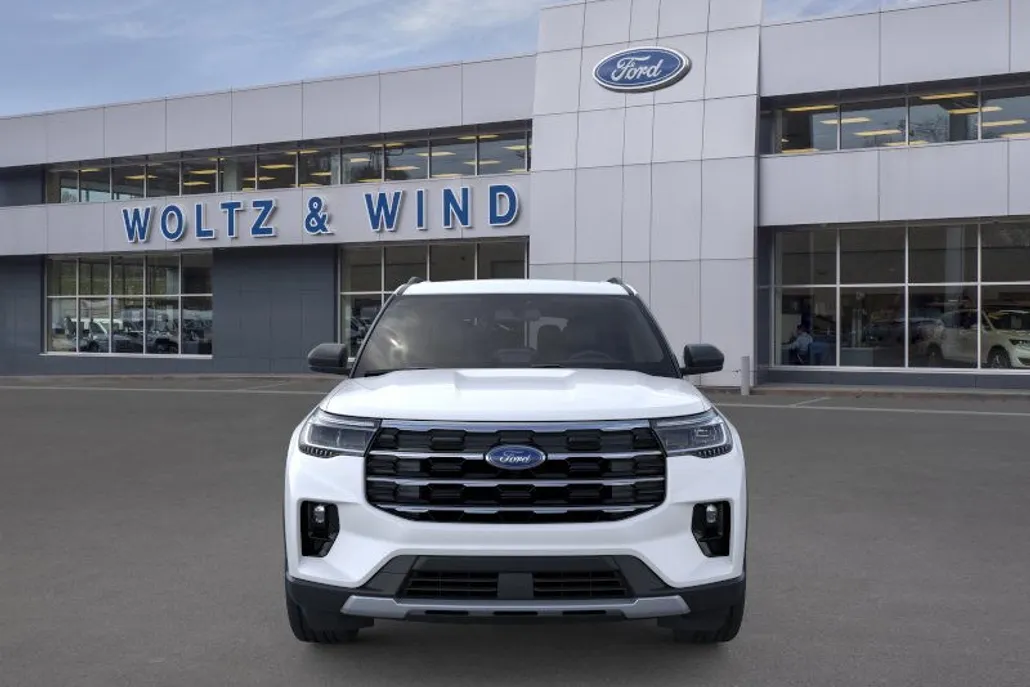 2025 Ford Explorer photo 1