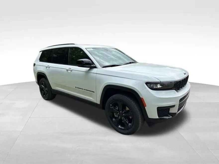 2025 Jeep Grand Cherokee Altitude photo 1