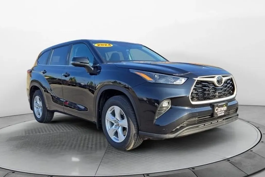2024 Toyota Highlander LE photo 1