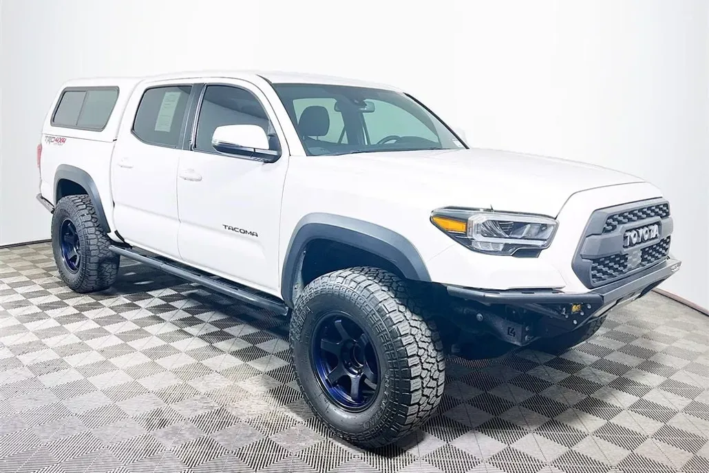 2022 Toyota Tacoma TRD Off-Road V6 photo 1