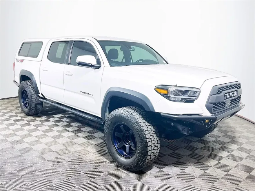 2022 Toyota Tacoma TRD Off-Road V6 photo 1