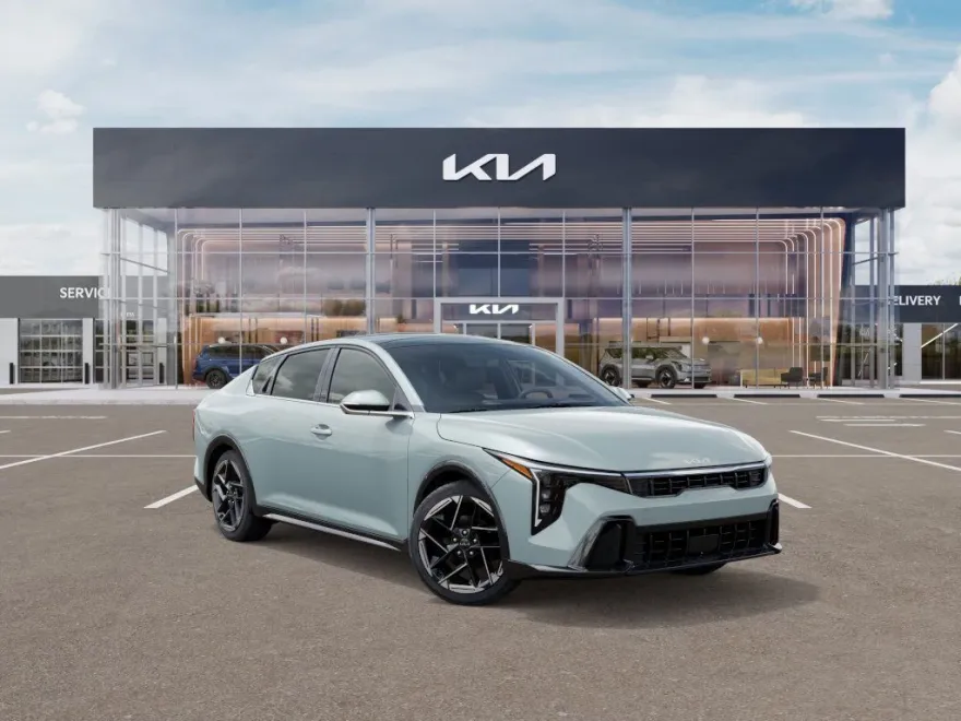 2025 Kia K4 GT-Line photo 1