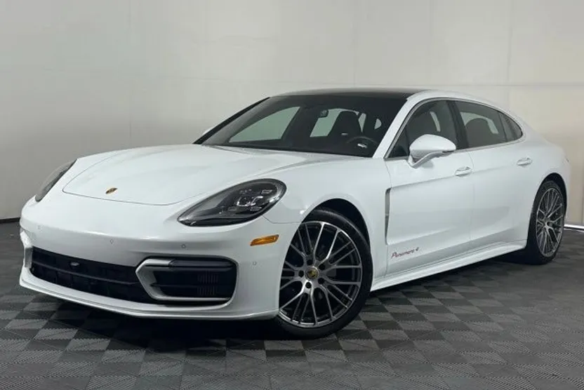 2022 Porsche Panamera 4 Executive photo 1