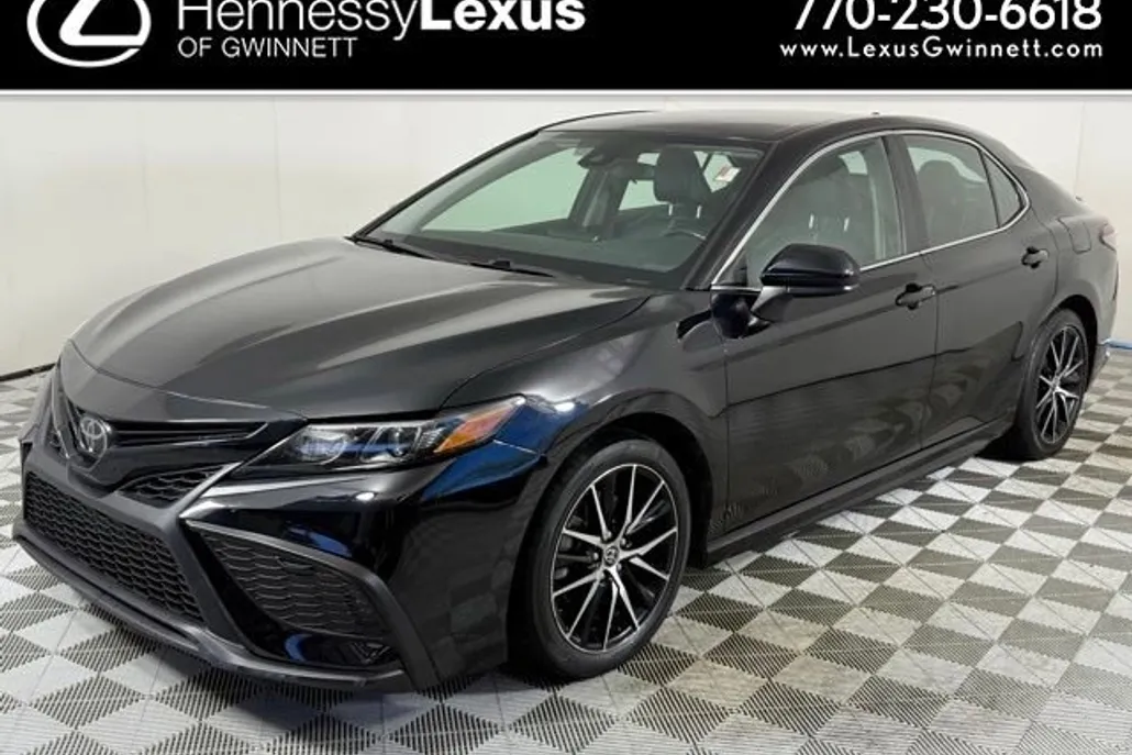 2021 Toyota Camry SE photo 1