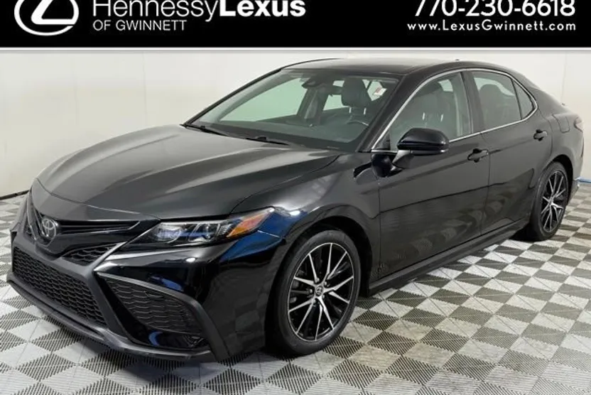 2021 Toyota Camry SE photo 1
