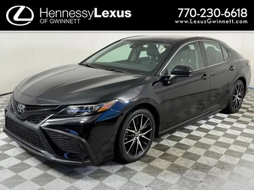 2021 Toyota Camry SE photo 1