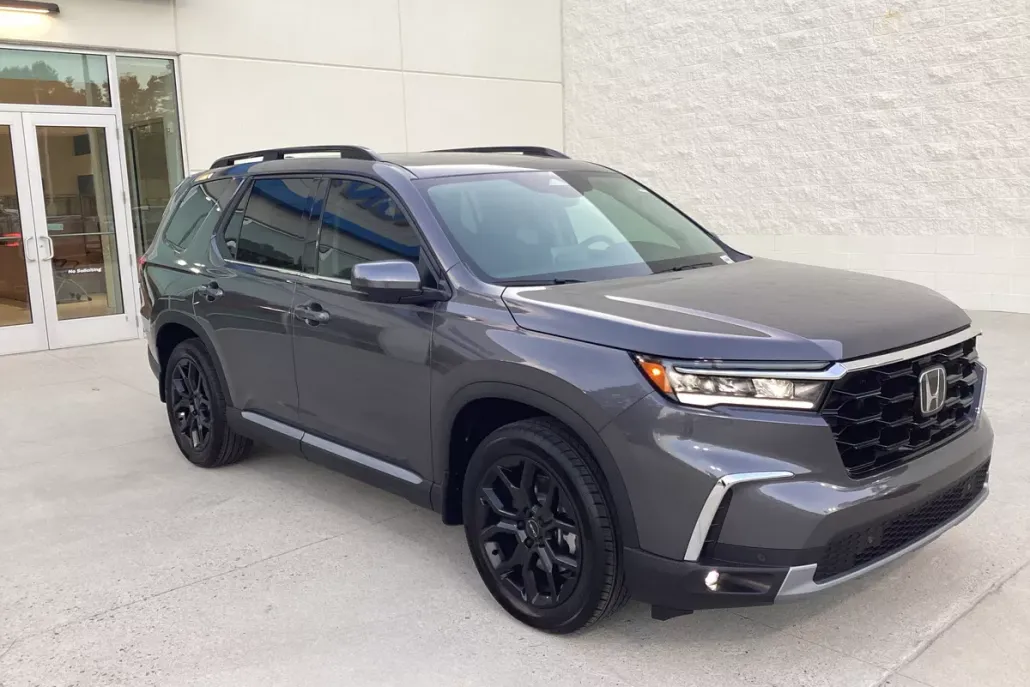 2025 Honda Pilot Touring photo 1