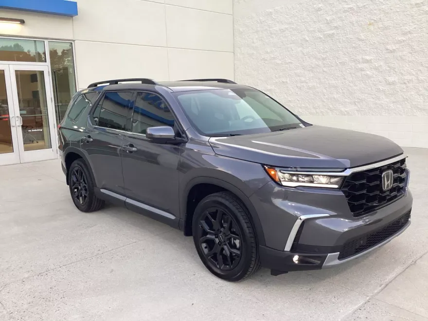 2025 Honda Pilot Touring photo 1